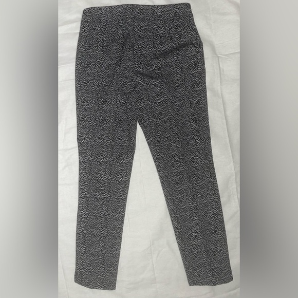 Talbots Black and White Rice Print Chatham Ankle Pants in size 4P - Picture 2 of 9